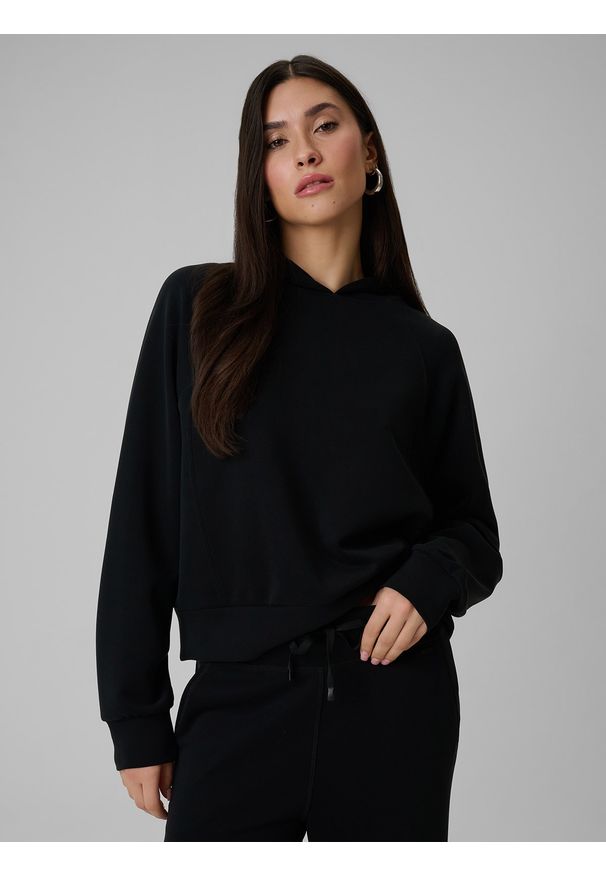 4f - 4F Bluza dresowa regular z kapturem damska - czarna L. Okazja: na co dzień. Typ kołnierza: kaptur. Kolor: czarny. Materiał: dresówka. Styl: casual, klasyczny