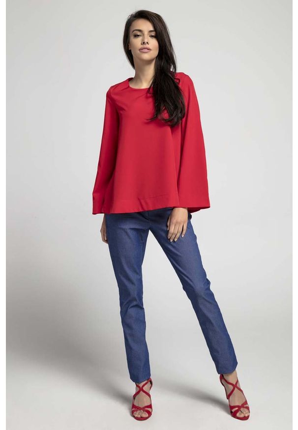 Nommo - Czerwona Bluzka Oversize Zapinana na Plecach. Kolor: czerwony. Materiał: poliester, wiskoza
