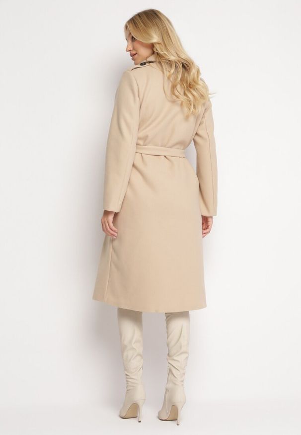 Born2be - Jasnobeżowy Długi Płaszcz Taliowany z Wiązanym Paskiem Seraphette. Kolor: beżowy. Materiał: materiał. Długość: długie