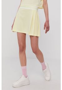 adidas Originals Spódnica kolor żółty mini rozkloszowana. Kolor: żółty. Materiał: dzianina, poliester. Wzór: gładki