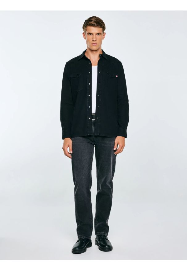 Big-Star - Koszula męska jeansowa czarna Buck 927. Okazja: na co dzień. Kolor: czarny. Materiał: jeans. Styl: klasyczny, casual