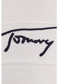 TOMMY HILFIGER - Tommy Hilfiger - Sweter. Okazja: na co dzień. Kolor: beżowy. Długość rękawa: długi rękaw. Długość: długie. Wzór: aplikacja. Styl: casual #2