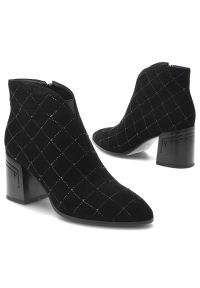 Czarne Botki S.Barski Eleganckie Buty Damskie. Okazja: na co dzień. Zapięcie: zamek. Kolor: czarny. Materiał: zamsz. Wzór: aplikacja, geometria. Obcas: na obcasie. Styl: elegancki. Wysokość obcasa: średni #6