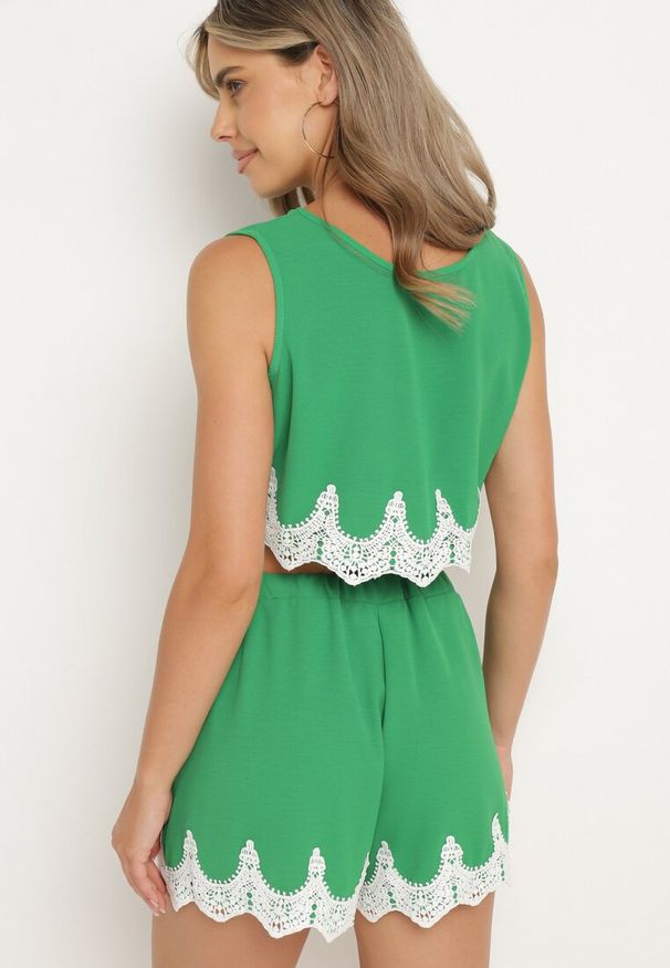 Born2be - Zielony Komplet 2-Częściowy Wykończony Koronką Top na Ramiączkach Szorty z Wysokim Stanem Giloa. Kolor: zielony. Materiał: koronka. Wzór: koronka