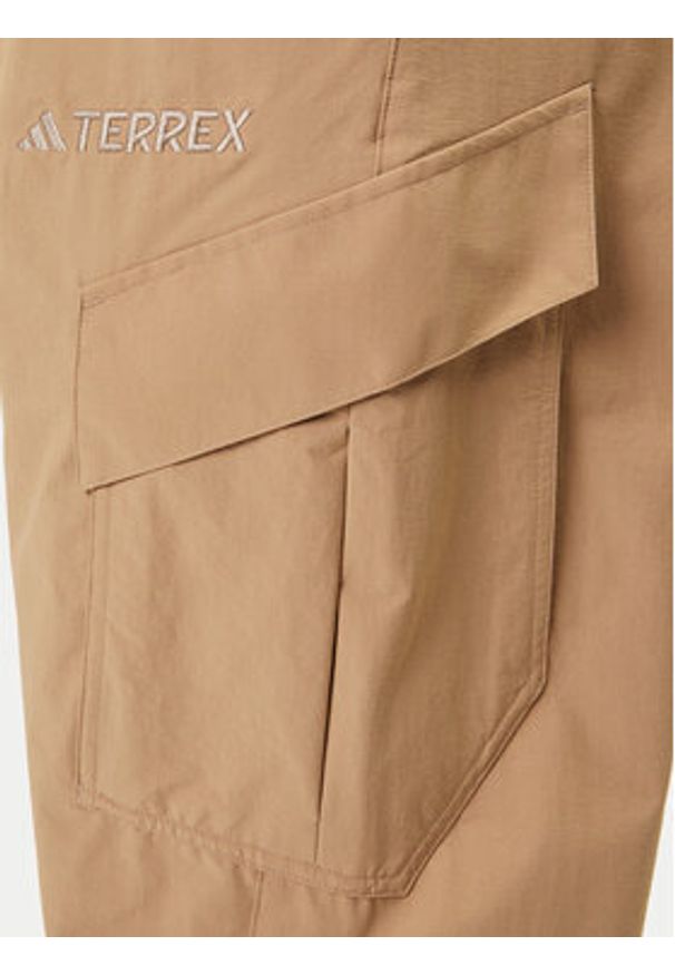 Adidas - adidas Spodnie outdoor Terrex Xploric JM7424 Beżowy Loose Fit. Kolor: beżowy. Materiał: syntetyk. Sport: outdoor