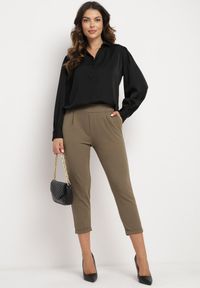 Born2be - Ciemnozielone Spodnie 3/4 z Gumką w Talii i Kieszeniami Saivie. Kolor: zielony. Styl: elegancki #3