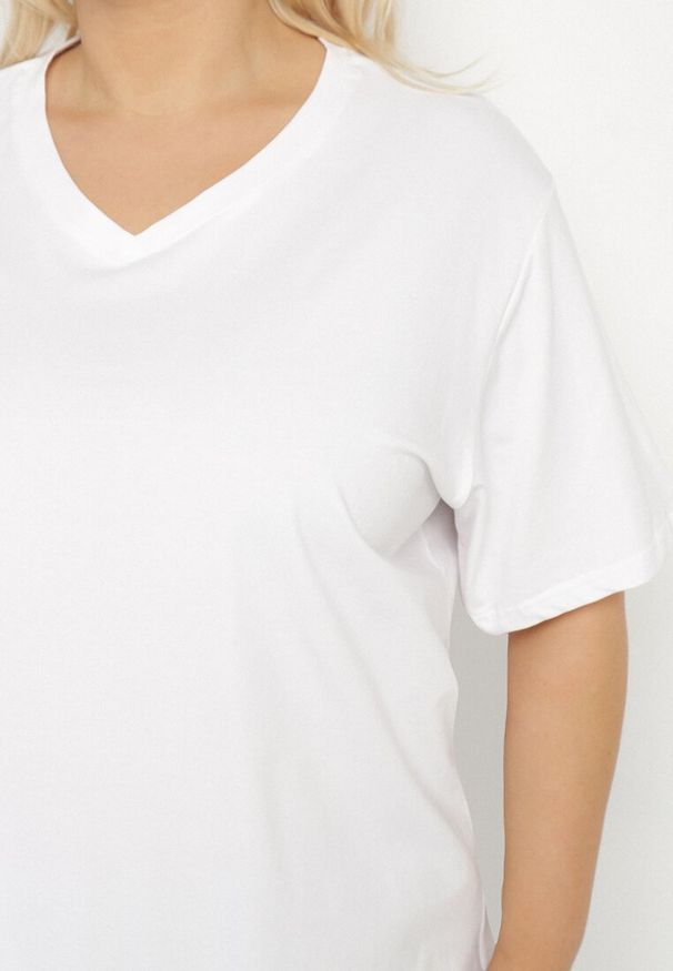 Born2be - Biały T-shirt z Bawełny z Dekoltem w Serek Aveltebia. Okazja: na co dzień. Typ kołnierza: dekolt w serek. Kolor: biały. Materiał: bawełna. Styl: klasyczny, casual