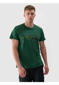 4f - T-shirt z nadrukiem regular męski - zielony. Okazja: na co dzień. Kolor: zielony. Materiał: jersey, dzianina. Wzór: nadruk. Styl: casual, sportowy, klasyczny #1