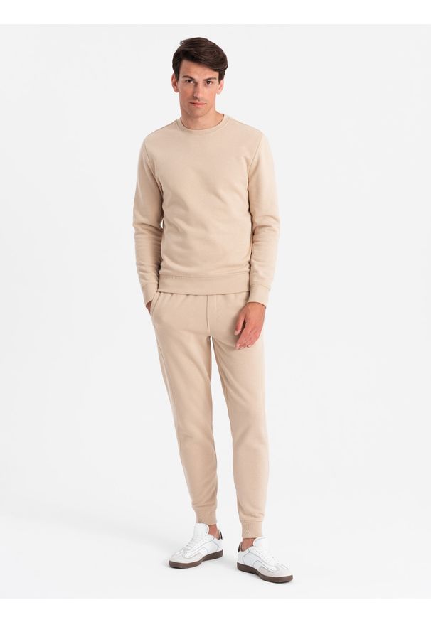 Ombre Clothing - Komplet dresowy męski bawełniany BASIC bluza nierozpinana + joggery – beżowy V6 - Rozmiar: XXL. Kolor: beżowy. Materiał: bawełna, dresówka. Wzór: jednolity