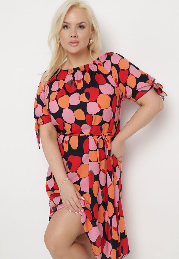 Born2be - Różowa Trapezowa Sukienka Bawełniana z Elastycznym Dekoltem i Sznurkiem w Talii Eeraphina. Kolor: różowy. Materiał: bawełna. Typ sukienki: trapezowe. Styl: elegancki, wizytowy, rockowy