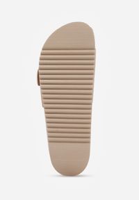 Renee - Beżowe Klapki z Zamszu Naturalnego na Korkowej Platformie z Klamrą Ariessea. Kolor: beżowy. Materiał: zamsz. Sezon: lato. Obcas: na platformie. Styl: elegancki #7