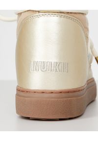 Inuikii - INUIKII - Skórzane śniegowce z różowym kożuchem. Kolor: beżowy. Materiał: skóra. Sezon: zima, jesień. Styl: elegancki