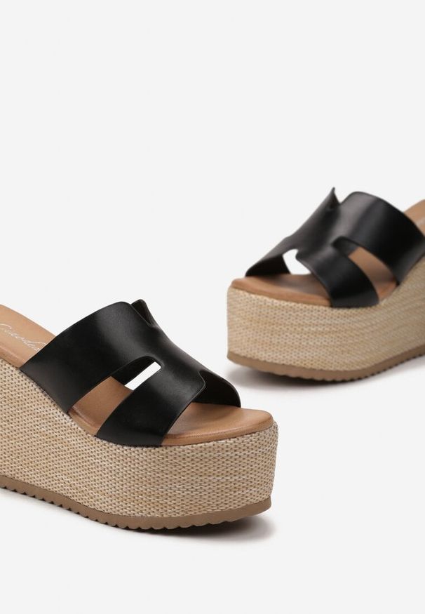 Born2be - Czarne Klapki na Wysokim Koturnie z Platformą z Ozdobną Plecionką Narsie. Kolor: czarny. Materiał: jeans. Wzór: aplikacja, ażurowy. Obcas: na koturnie