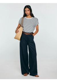 Big-Star - Koszulka damska w paski biało-granatowa Aleksa 403. Okazja: na co dzień. Kolor: niebieski. Materiał: dzianina, bawełna, żakard. Wzór: paski. Styl: casual, klasyczny #5