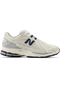 Buty unisex New Balance M1906REK – beżowe. Kolor: beżowy. Materiał: guma, materiał, skóra, syntetyk. Szerokość cholewki: normalna. Sport: turystyka piesza