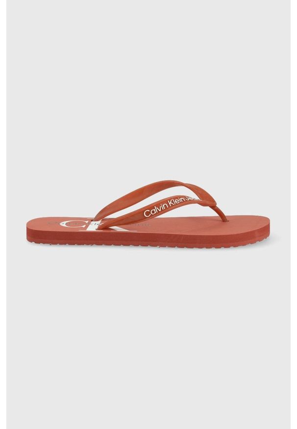 Calvin Klein Jeans japonki Beach Sandal Monogram YM0YM00055.XLN męskie kolor czerwony. Kolor: czerwony. Materiał: materiał, guma. Wzór: gładki. Obcas: na obcasie. Wysokość obcasa: niski