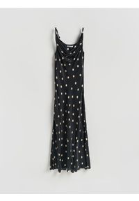 Reserved - Sukienka midi w groszki - czarny. Kolor: czarny. Materiał: wiskoza. Wzór: grochy. Typ sukienki: proste. Długość: midi