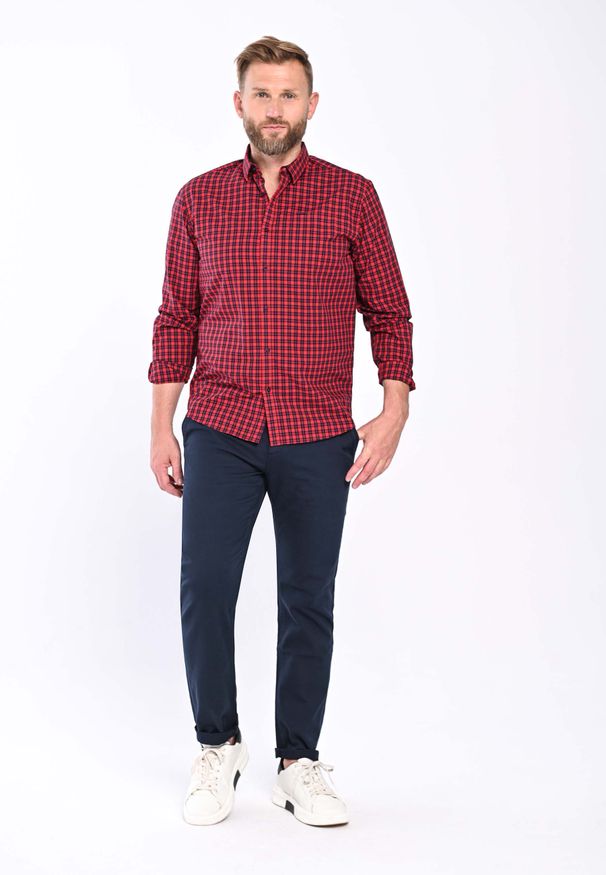 Volcano - Granatowe spodnie chinosy R-PARKS. Kolekcja: plus size. Kolor: niebieski. Materiał: nubuk, materiał, tkanina. Wzór: aplikacja, ze splotem. Styl: klasyczny