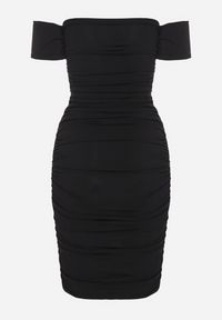 Born2be - Czarna Sukienka o Dopasowanym Kroju z Odkrytymi Ramionami i Drapowaniem Tosoria. Okazja: na co dzień. Kolor: czarny. Typ sukienki: z odkrytymi ramionami. Styl: casual #6