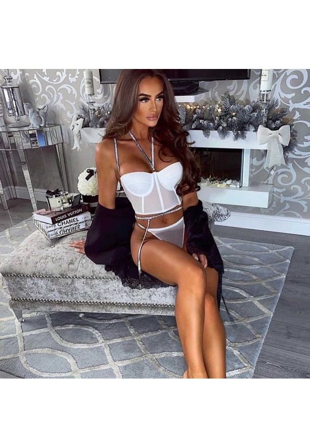 Intica - Komplet bielizny z ozdobnym pasem na specjalne okazje Kumari. Kolor: czarny. Materiał: materiał. Wzór: aplikacja