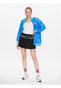 Tommy Jeans Kurtka bomber DW0DW15335 Niebieski Oversize. Kolor: niebieski. Materiał: syntetyk