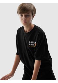 4f - T-shirt z nadrukiem chłopięcy. Kolor: czarny. Materiał: bawełna. Wzór: nadruk #2