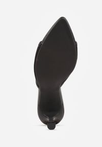 Born2be - Czarne Klapki na Szpilce z Siateczkową Wyciętą Cholewką Laomesine. Nosek buta: otwarty. Kolor: czarny. Materiał: skóra, materiał. Sezon: lato. Obcas: na szpilce. Styl: klasyczny. Wysokość obcasa: średni #4