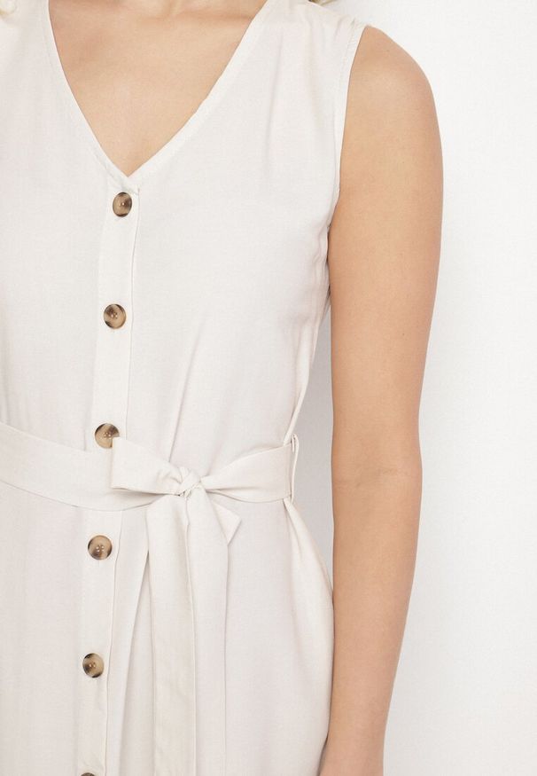 Born2be - Beżowa Trapezowa Sukienka z Wiązanym Paskiem Brystia. Kolor: beżowy. Materiał: materiał. Sezon: wiosna, lato. Typ sukienki: trapezowe