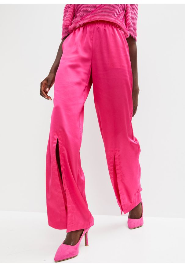 bonprix - Spodnie satynowe z rozcięciem. Kolor: różowy. Materiał: satyna