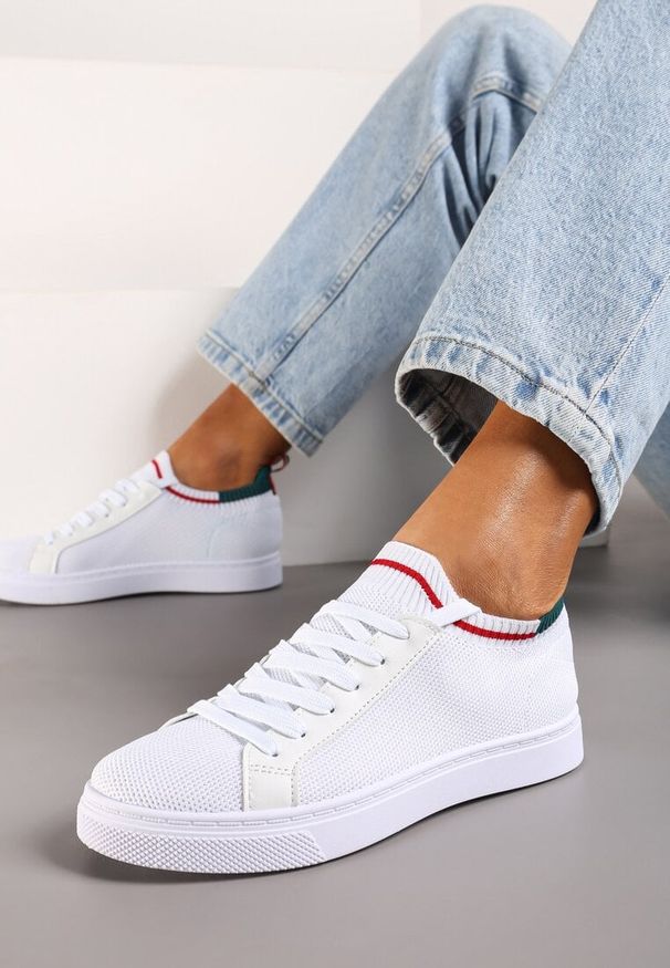 Born2be - Biało-Zielone Wsuwane Sneakersy z Ekoskóry na Płaskiej Podeszwie ze Sznurowaniem Harvena. Nosek buta: okrągły. Zapięcie: bez zapięcia. Kolor: biały. Materiał: materiał. Sezon: lato. Obcas: na płaskiej podeszwie. Wysokość obcasa: niski