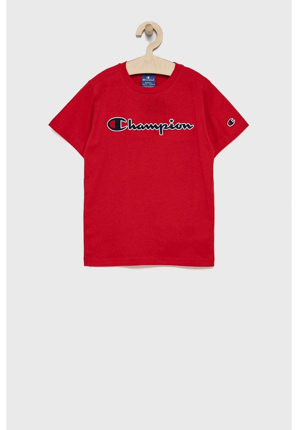 Champion T-shirt bawełniany dziecięcy kolor czerwony z aplikacją. Okazja: na co dzień. Kolor: czerwony. Materiał: bawełna. Wzór: aplikacja. Styl: casual