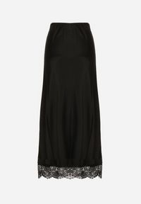 Born2be - Czarna Satynowa Spódnica z Wiskozy Ozdobiona Koronką Fedare. Okazja: na co dzień. Kolor: czarny. Materiał: wiskoza, satyna, koronka. Wzór: aplikacja, koronka. Styl: klasyczny, casual, elegancki #2