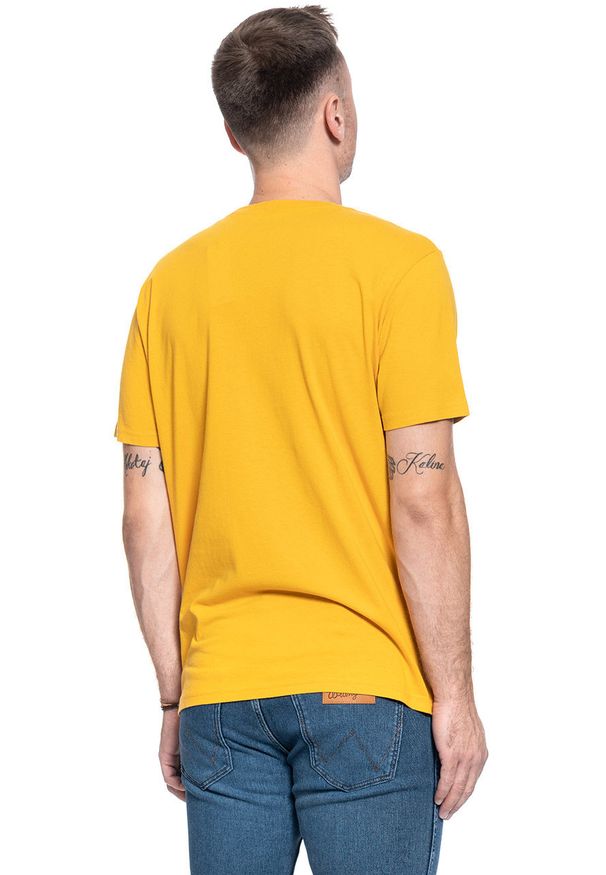 Lee - T-SHIRT MĘSKI LEE WORKWEAR TEE REGULAR FIT GOLDEN YELLOW L60BFENF 112113248