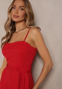 Renee - Czerwony Taliowany Kombinezon z Paskiem Desine. Okazja: na imprezę. Kolor: czerwony. Długość rękawa: na ramiączkach. Długość: długie. Styl: elegancki #2