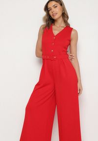 Born2be - Czerwony Taliowany Kombinezon z Wiskozą Ozdobiony Paskiem Ralinelle. Okazja: na imprezę. Kolor: czerwony. Materiał: wiskoza. Wzór: aplikacja. Styl: klasyczny, elegancki #4