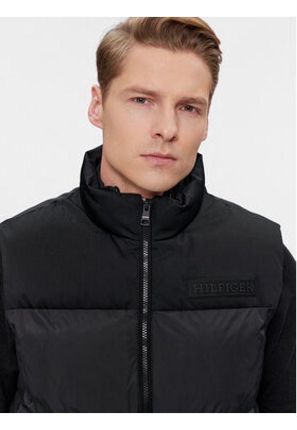 TOMMY HILFIGER - Tommy Hilfiger Kamizelka New York MW0MW32769 Czarny Regular Fit. Kolor: czarny. Materiał: syntetyk