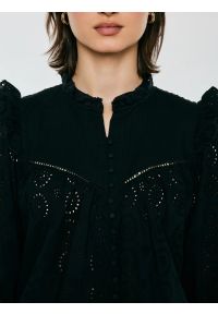 Big-Star - Bluzka damska bawełniana z rękawem 3/4 czarna Bohna 906. Okazja: na co dzień. Typ kołnierza: kołnierzyk stójkowy, kołnierz z falbankami. Kolor: czarny. Materiał: bawełna. Wzór: ażurowy, haft, aplikacja, koronka. Styl: casual, elegancki, boho #7