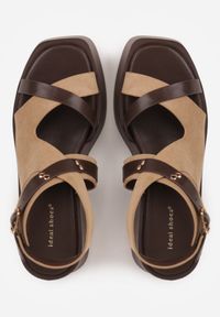 Born2be - Ciemnobeżowe Sandały na Koturnie i Platformie Ozdobione Nitami i Wycięciami Merennea. Okazja: na co dzień. Zapięcie: sprzączka. Kolor: beżowy. Wzór: aplikacja. Obcas: na koturnie. Styl: casual, klasyczny, elegancki #3