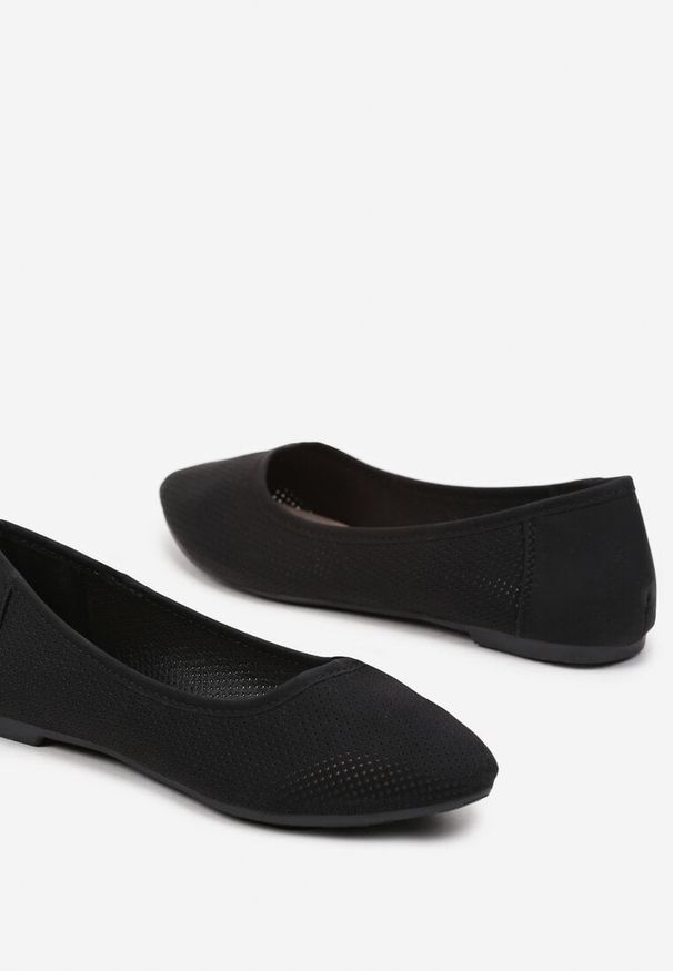 Born2be - Czarne Siateczkowe Balerinki ze Skórzaną Wkładką Gonira. Okazja: na co dzień. Kolor: czarny. Materiał: skóra. Obcas: na obcasie. Styl: elegancki, casual, klasyczny. Wysokość obcasa: niski