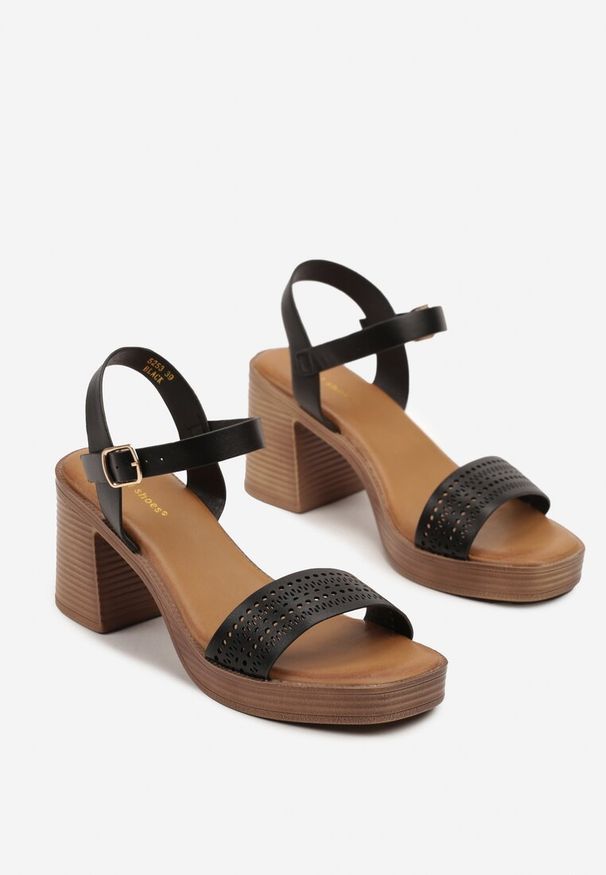 Renee - Czarne Ażurowe Sandały Typu Drewniaki na Słupkowym Obcasie Annissa. Okazja: na co dzień, na spotkanie biznesowe. Zapięcie: klamry. Kolor: czarny. Wzór: ażurowy. Obcas: na obcasie. Styl: casual, biznesowy, elegancki, boho. Wysokość obcasa: średni