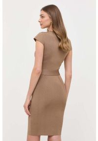 Marciano Guess sukienka kolor brązowy mini dopasowana. Kolor: brązowy. Materiał: dzianina, prążkowany. Długość rękawa: krótki rękaw. Typ sukienki: dopasowane. Długość: mini #2