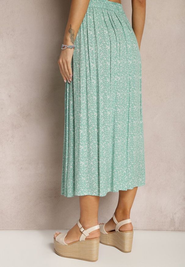 Renee - Zielona Spódnica Maxi z Wiskozy w Kwiatowy Wzór o Rozkloszowanym Fasonie Skules. Kolor: zielony. Materiał: wiskoza. Wzór: kwiaty. Styl: elegancki