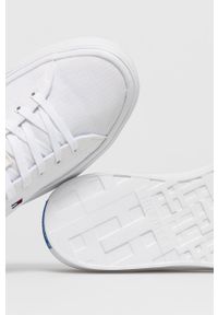 TOMMY HILFIGER - Tommy Hilfiger Tenisówki męskie kolor biały. Nosek buta: okrągły. Zapięcie: sznurówki. Kolor: biały. Materiał: guma #2