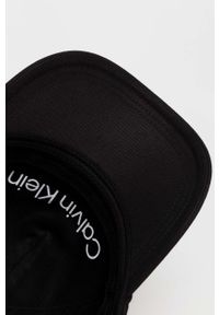 Calvin Klein czapka z daszkiem kolor czarny gładka. Kolor: czarny. Materiał: włókno, lyocell. Wzór: gładki #2
