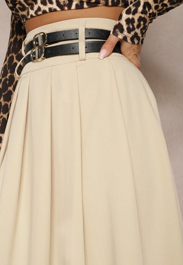 Renee - Jasnobeżowa Rozkloszowana Spódnica Plisowana z Dwoma Paskami z Klamrami Jaleara. Kolor: beżowy