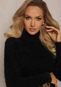 Renee - Czarna Sweterkowa Sukienka Mini z Golfem z Elastycznej Dzianiny z Wełną Vivalis. Typ kołnierza: golf. Kolor: czarny. Materiał: dzianina, wełna. Długość: mini