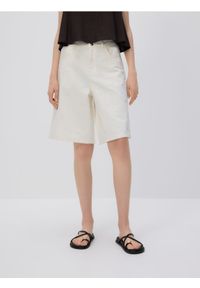 Reserved - Jeansowe szorty z haftem - złamana biel. Materiał: jeans. Wzór: haft #1