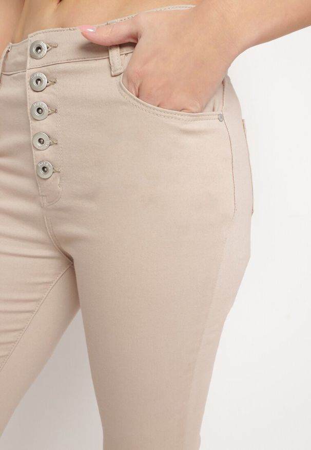 Born2be - Beżowe Spodnie Skinny Kyllienne. Stan: podwyższony. Kolor: beżowy. Długość: długie. Sezon: wiosna