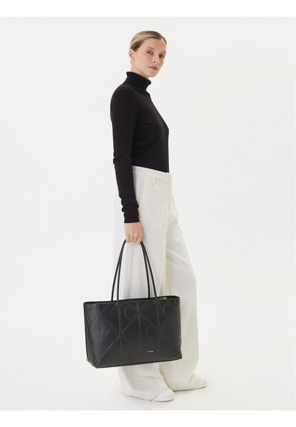 Calvin Klein Torebka LV04F3196G Czarny. Kolor: czarny. Materiał: skórzane