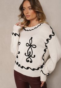 Renee - Jasnobeżowy Sweter z Wiskozą i Geometrycznym Wzorem Senallin. Okazja: na co dzień. Kolor: beżowy. Materiał: wiskoza. Wzór: geometria. Styl: casual #5